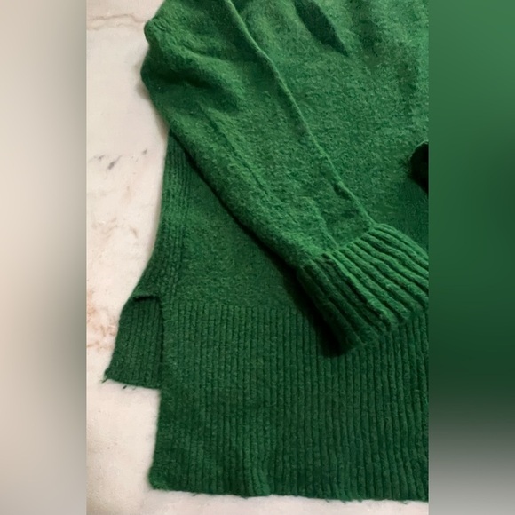 J.Crew V Neck Sweater Side Slits in Supersoft Wool Blend Bright Green Size S - Picture 5 of 5